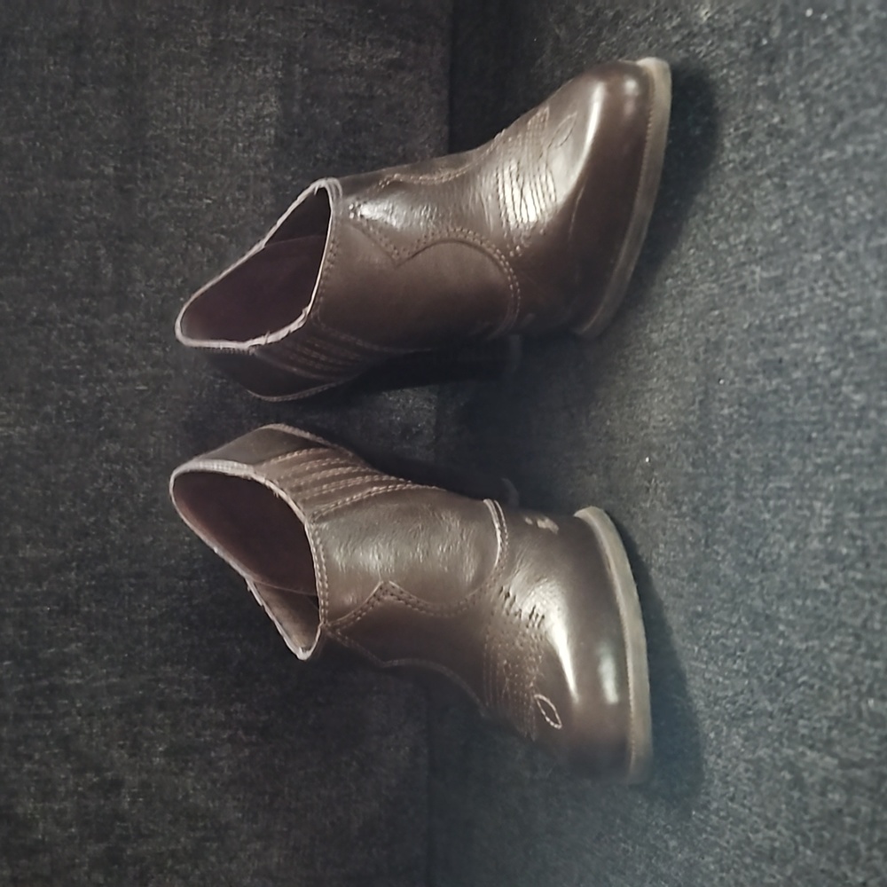 Gianni Bini Brown Booties